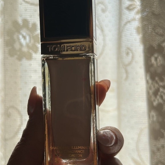 TOM FORD SHADE & ILLUMINATE SOFT RADIANCE foundation - Picture 8 of 10